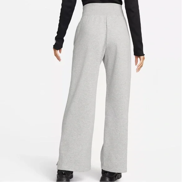 Nike Sportswear Phoenix
Fleece High-Waisted
Wide-Leg Sweatpants - Picture 2 of 14